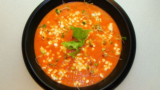 Orzeźwiający przepis - chłodnik pomidorowy z serkiem wiejskim bez laktozy