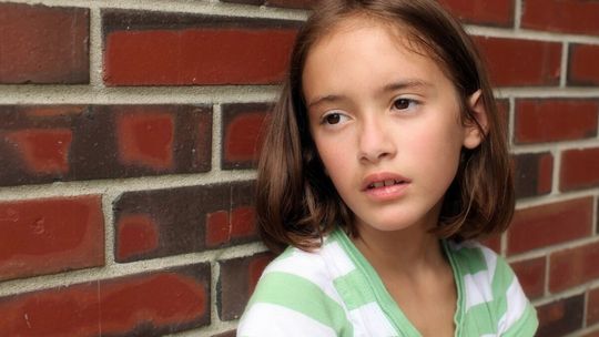 Ośmiolatka ma płacić za dziadka. Rzecznik praw dziecka: Czas to zmienić