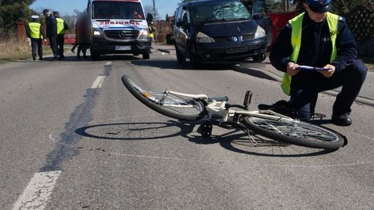 Osobówką uderzył w rowerzystę jadącego z naprzeciwka 