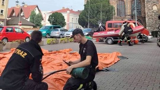 OSP Raffer Gryfino prowadzi akcję profilaktyczną na placu Barnima i zaprasza do strażackiej braci