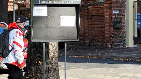 Ostatnie pożegnanie i pamięć o bliskich – jak przetrwać żałobę i poukładać emocje na nowo