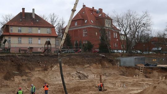 Osuwa się skarpa działki, na której stoi przedszkole