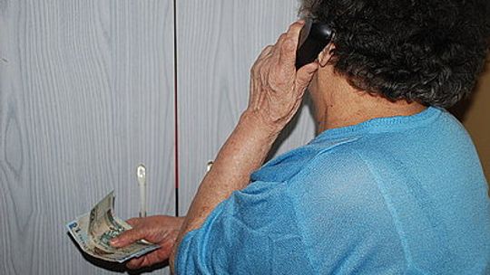 Oszukana seniorka pogrążyła się pożyczką