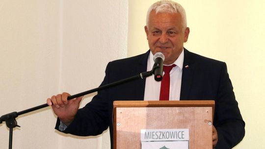 Otrzymał wotum zaufania i absolutorium