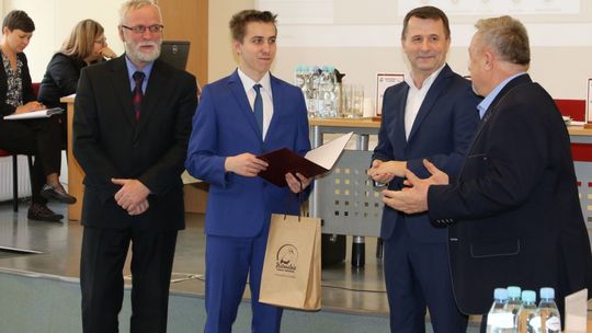 Otrzymali stypendia Rady Powiatu w Gryfinie [WIDEO]
