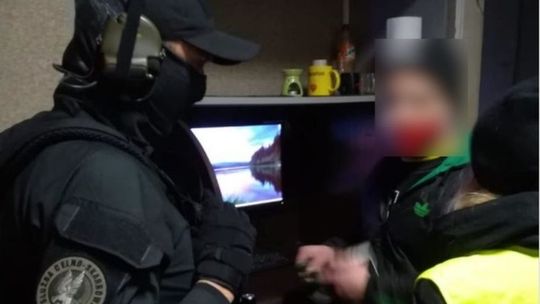 Otwórz drzwi, bo wyważymy! Akcja służb w nielegalnym salonie gier w Gryfinie [FILM]