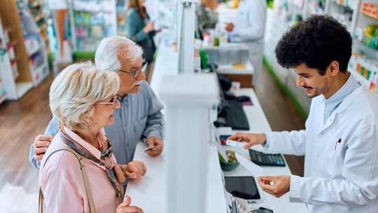 W małych miejscowościach płacimy więcej za leki. Nawet o 100 procent