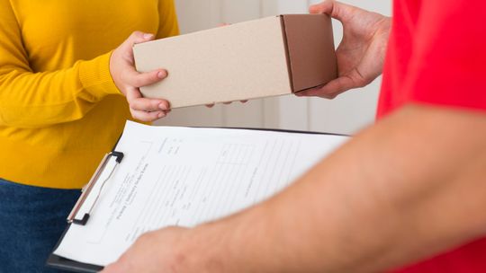 Paczka do USA bez niespodzianek — oto wszystko, co musisz wiedzieć, by nadać przesyłkę bezproblemowo