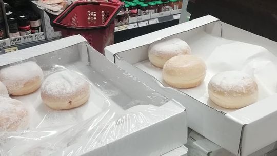 Pączkowe szaleństwo w tłusty czwartek. Ile pączków zjedliście?