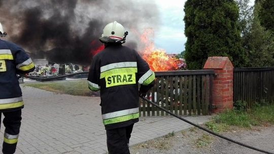 Palił się nawet... pomnik