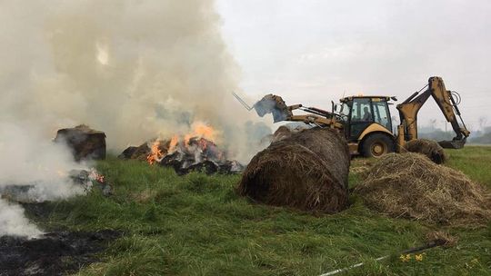 Paliły się bele siana [ZDJĘCIA]