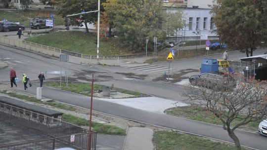 Panie bumistrzu, jest ruch, bo m.in. dzieci do szkoły chodzą, a światła nie działają Panie bumistrzu, jest ruch, bo m.in. dzieci do szkoły chodzą, a światła nie działają