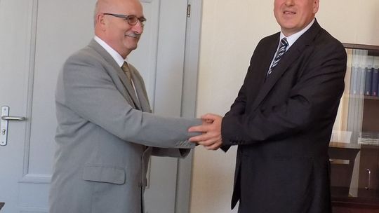 Pastor Zenon Wołek został uhonorowany przez burmistrza