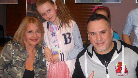 Paulina Cholewa z Majką Jeżowską i Szymonem Wydrą na festiwalu