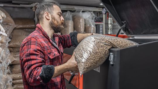 Drogi pellet w środku lata. Ceny opału wzrosły o 30 proc. i to nie koniec podwyżek przed zimą