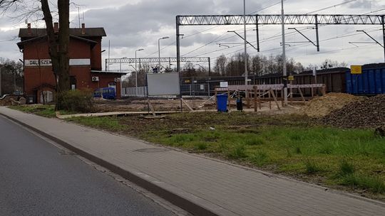 Peron przebudowano. Nieporządek pozostał Peron przebudowano. Nieporządek pozostał