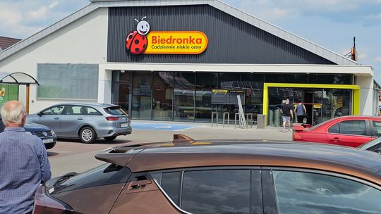 Pierwsi klienci wpadli do wyremontowanej Biedronki. Zostali wyproszeni