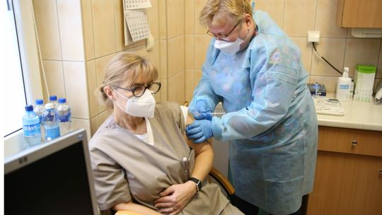 Pierwsze osoby na Pomorzu Zachodnim zaszczepione przeciwko COVID-19
