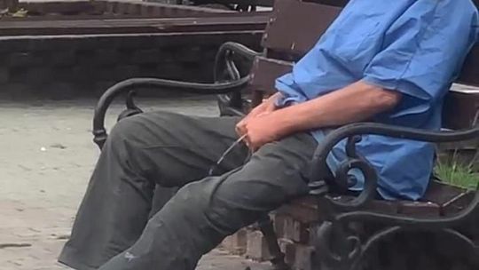 Piją i sikają w centrum Gryfina. Gdzie są patrole?! - pyta czytelniczka Piją i sikają w centrum Gryfina. Gdzie są patrole?! - pyta czytelniczka