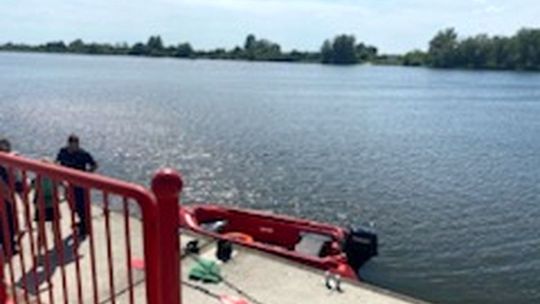 Pijana matka z synem pływali po Odrze. Kajak nagle się przewrócił [ZDJĘCIA]