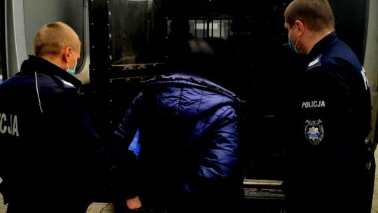 Pijana wjechała w bok skody. Musiała najpierw wytrzeźwieć, żeby móc składać zeznania