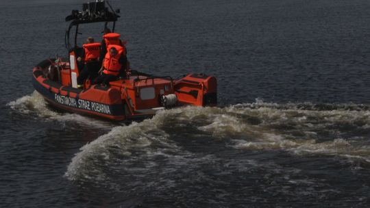 Pijani mężczyźni ratując kolegę wpadli do Odry