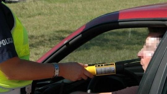 Pijani motorowerzysta i kierowca renaulta