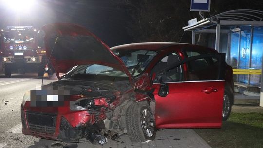 Pijany 22-latek bez prawa jazdy wjechał w ludzi stojących przy przystanku Pijany 22-latek bez prawa jazdy wjechał w ludzi stojących przy przystanku