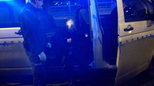 Pijany przyjechał po alkohol. Zabrali mu kluczyki Pijany przyjechał po alkohol. Zabrali mu kluczyki