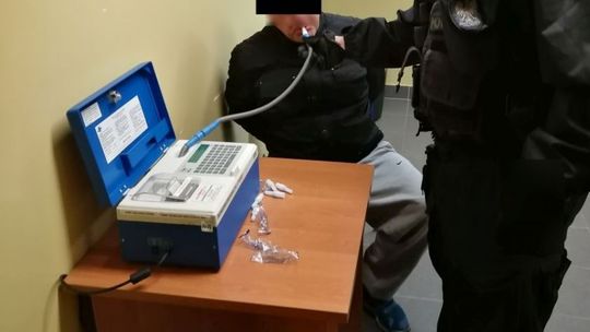 Pijany przyjechał samochodem na policję przebadać się na zawartość alkoholu we krwi