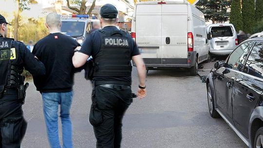 Pijany staranował dwa auta