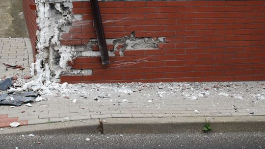 Pijany wjechał do sklepu. Uciekł z miejsca wypadku 