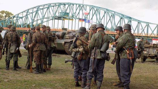 Piknik nad Odrą. Rekonstruktorzy w Gryfinie [PROGRAM] [FOTO SPRZED LAT]