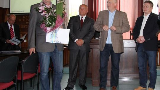 Piłat zgodził się na premię dla Muchy