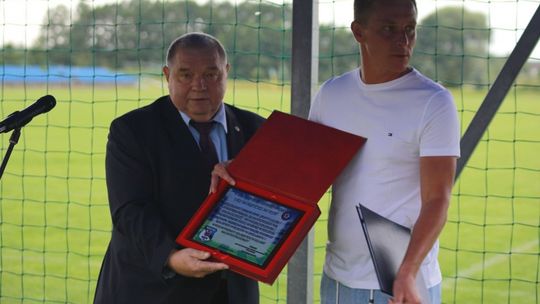 Piłkarze dziękują prezesom Janickiemu i Trubickiemu. Obwiniają burmistrza za upadek UKS Morzycko Moryń