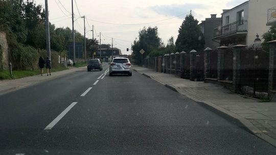 Pirat drogowy wyprzedzał na podwójnej ciągłej przed przejściem dla pieszych