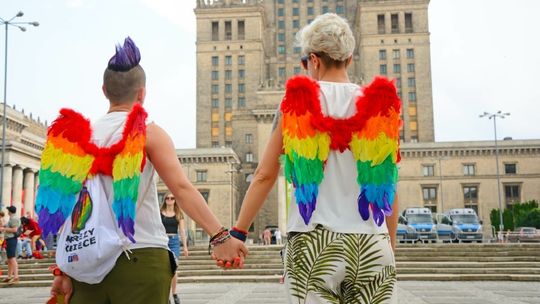 PiS ugina się w sprawie LGBT. Wiceminister pisze do samorządowców