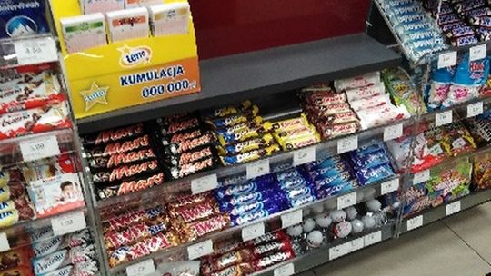 Płacąc, nie przekraczaj tej linii. Stacja paliw tak broni się przed koronawirusem