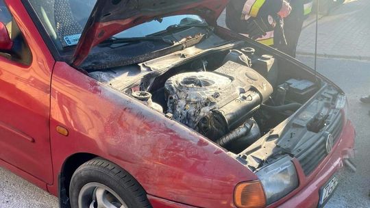 Płonął samochód. Dzięki nim szybko udało się ugasić pożar auta Płonął samochód. Dzięki nim szybko udało się ugasić pożar auta