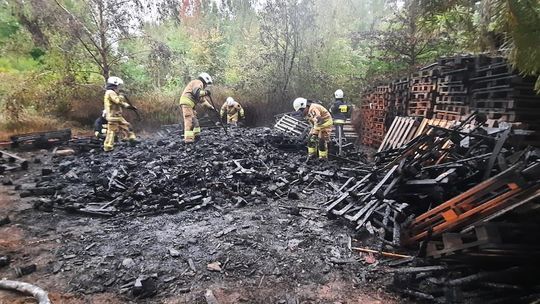 Płonęło składowisko palet