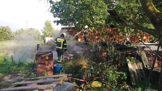 Płonęły śmieci, a dym był duszący