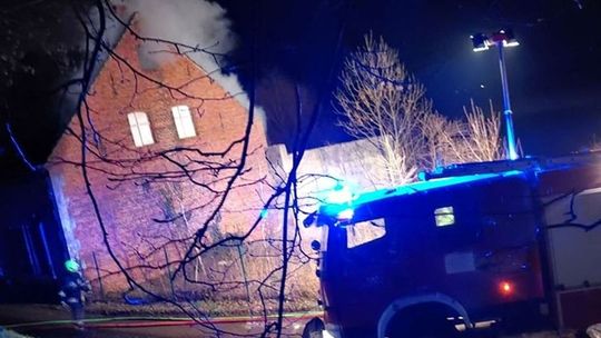 Płonie budynek [FOTO, WIDEO]