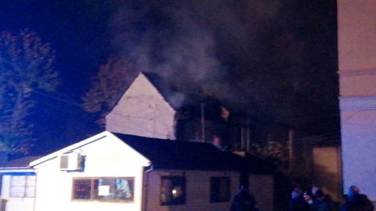 Płonie kamienica w centrum miasta