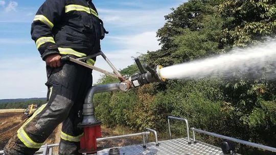 Płonie zboże na polach