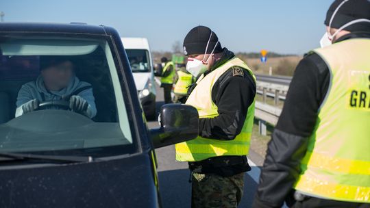Po kryjomu przekroczyli granicę. Przejdą kwarantannę i zostaną ukarani
