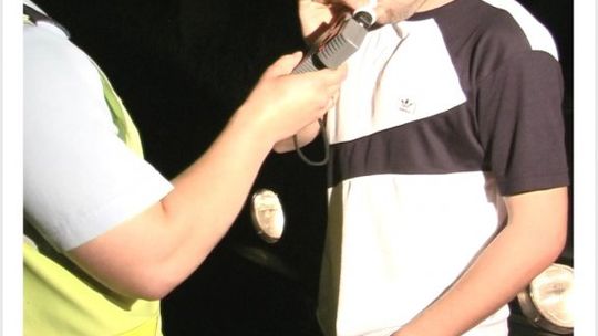 Po pijaku usiedli za kierownicą. Jeden miał sądowy zakaz