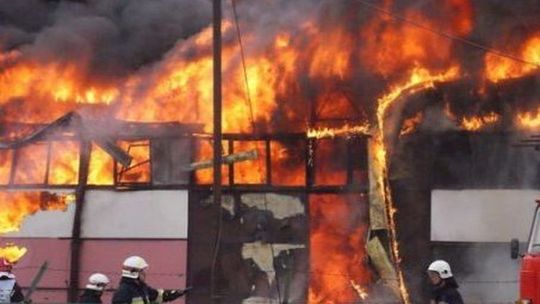 Po pożarze składowiska złomu i odpadów