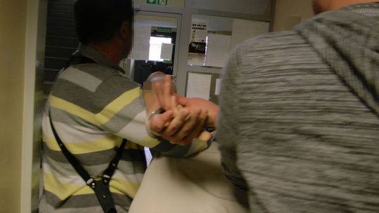 Pobił i zamknął w łazience bez jedzenia na kilka dni 4-letniego synka, bo... był niegrzeczny