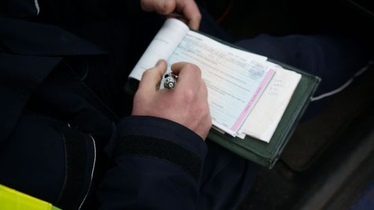 Pod szkołą zderzyły się auta. Sprawca dostał mandat