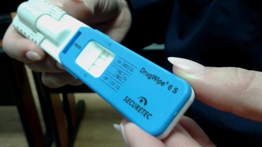 Pod wpływem narkotyków jechał ulicą Pomorską. Miał przy sobie narkotyki 